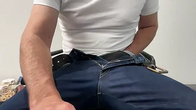 Snapshot of harrys74 chatting on 31, 10, 2025 harrys74 online show from 31, 10, 2025