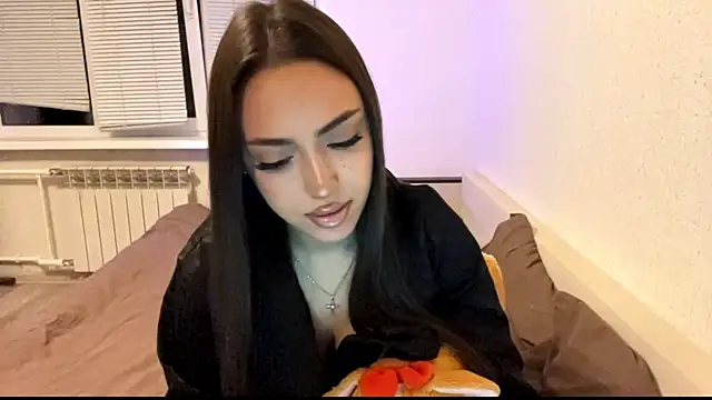 Snapshot of Leaf_Unto chatting on 15, 11, 2025 Leaf Unto online show from 15, 11, 2025