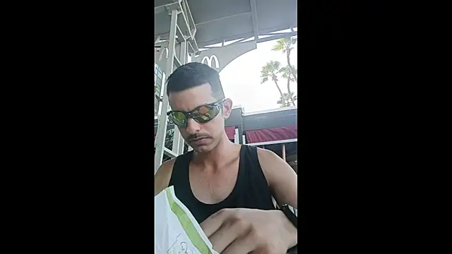 Snapshot of Greek_crazy_couple chatting on 29, 10, 2025 Greek crazy couple online show from 29, 10, 2025