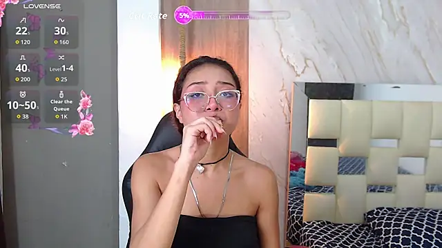 Snapshot of honeymoon_12 chatting on 5, 7, 2026 honeymoon 12 online show from 5, 7, 2026