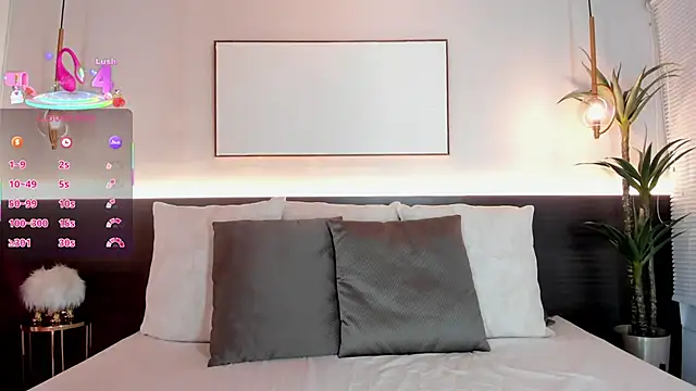 Snapshot of SolAvelar chatting on 6, 10, 2025 SolAvelar online show from 6, 10, 2025