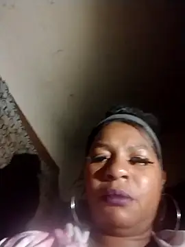 Snapshot of Ladiv33 chatting on 2, 11, 2025 Ladiv33 online show from 2, 11, 2025