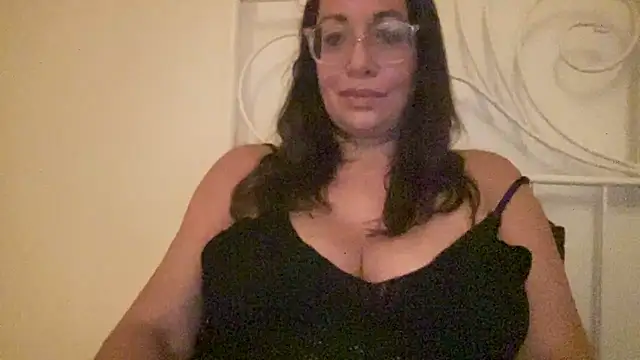 Snapshot of RosaFreya chatting on 3, 7, 2026 RosaFreya online show from 3, 7, 2026
