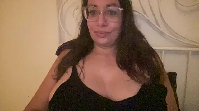 Snapshot of RosaFreya chatting on 6, 7, 2026 RosaFreya online show from 6, 7, 2026