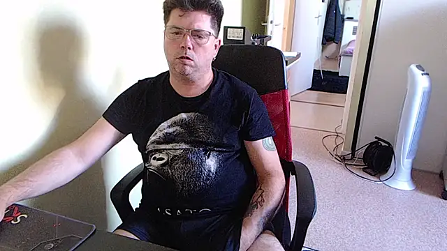 blueandwhite1 online show from 16, 10, 2025