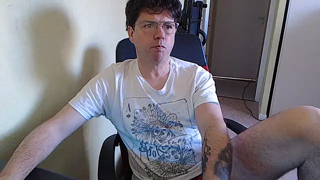 blueandwhite1 online show from 15, 4, 2026