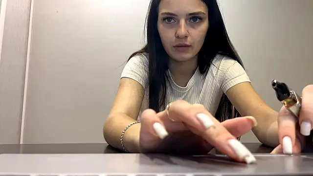 Snapshot of TianaWidell chatting on 4, 10, 2025 TianaWidell online show from 4, 10, 2025