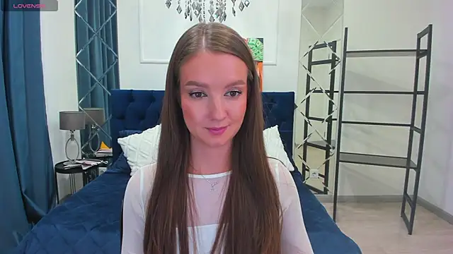 Snapshot of LoraSunnyy chatting on 8, 10, 2025 LoraSunnyy online show from 8, 10, 2025