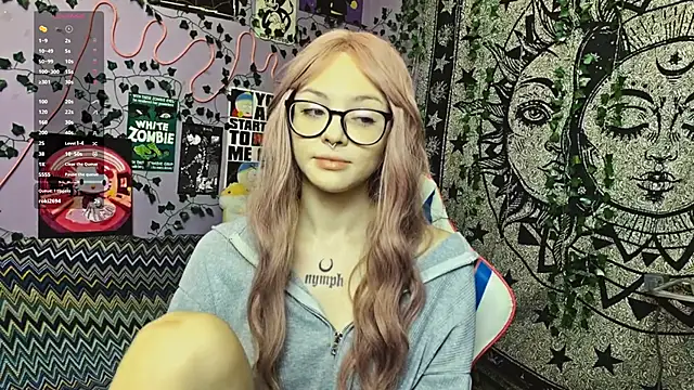 Snapshot of hotbeathoney chatting on 4, 10, 2025 hotbeathoney online show from 4, 10, 2025