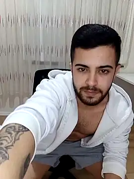 Snapshot of Ozi1910 chatting on 14, 12, 2025 Ozi1910 online show from 14, 12, 2025