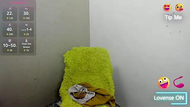 Snapshot of Sanya_Luxx chatting on 15, 12, 2025 Sanya Luxx online show from 15, 12, 2025
