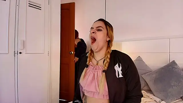 Snapshot of Dakota_Megan_69 chatting on 16, 10, 2025 Dakota Megan 69 online show from 16, 10, 2025