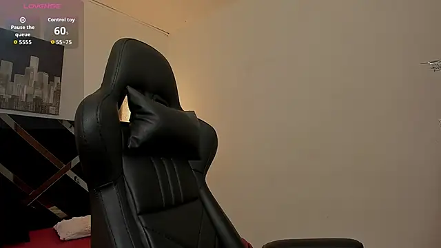 Snapshot of iamCharlotte19 chatting on 17, 10, 2025 iamCharlotte19 online show from 17, 10, 2025