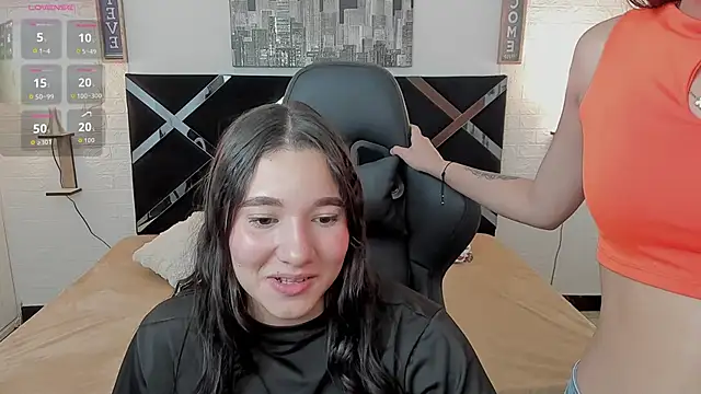 Snapshot of iamCharlotte19 chatting on 4, 11, 2025 iamCharlotte19 online show from 4, 11, 2025