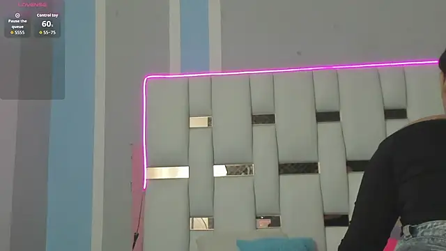 Snapshot of iamCharlotte19 chatting on 10, 11, 2025 iamCharlotte19 online show from 10, 11, 2025