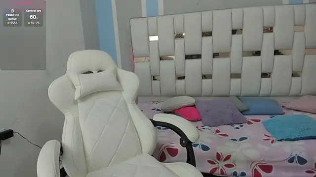 Snapshot of iamCharlotte19 chatting on 12, 11, 2025 iamCharlotte19 online show from 12, 11, 2025