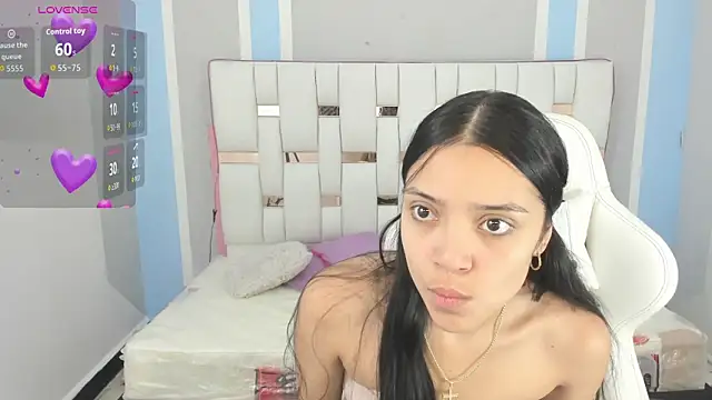 Snapshot of iamCharlotte19 chatting on 17, 11, 2025 iamCharlotte19 online show from 17, 11, 2025