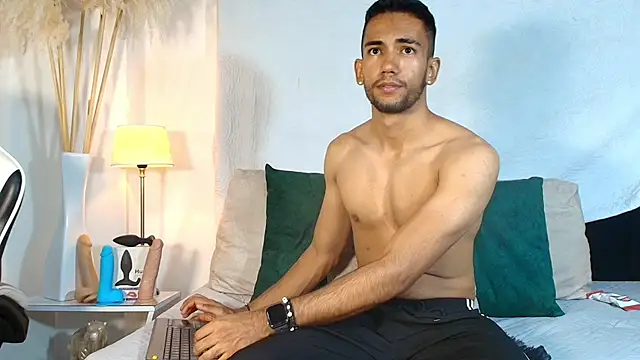 Snapshot of MaicolParker_ chatting on 9, 7, 2026 MaicolParker online show from 9, 7, 2026
