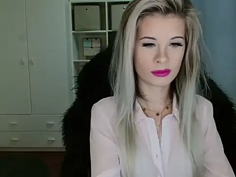 KristineGlow online show from 7, 11, 2025