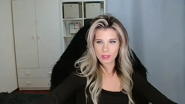 KristineGlow online show from 11, 11, 2025