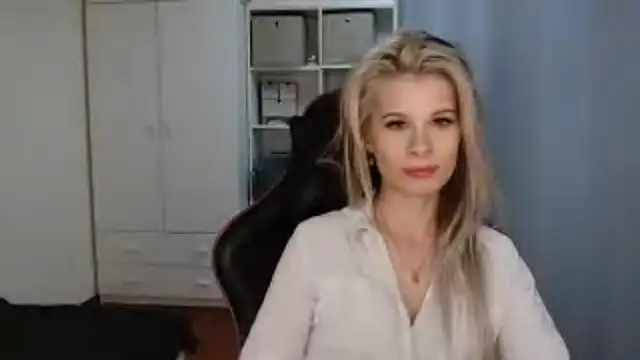 KristineGlow online show from 6, 4, 2026