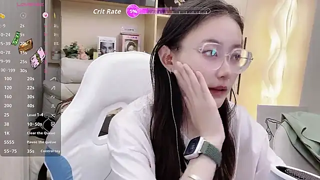 Snapshot of Naiyi-babe chatting on 10, 10, 2025 Naiyi-babe online show from 10, 10, 2025