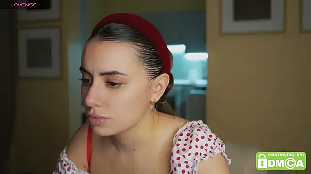 Snapshot of KateCarrey chatting on 28, 10, 2025 KateCarrey online show from 28, 10, 2025