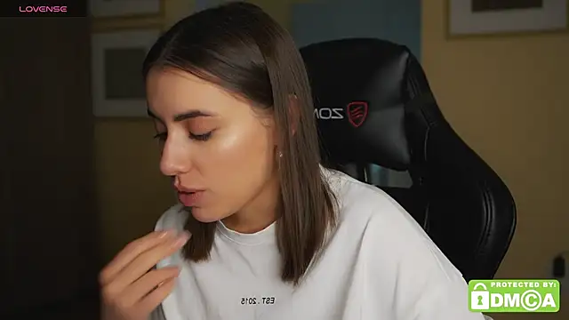 Snapshot of KateCarrey chatting on 30, 10, 2025 KateCarrey online show from 30, 10, 2025