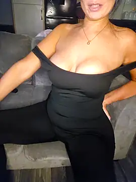 Snapshot of KissMeKylie chatting on 17, 12, 2025 KissMeKylie online show from 17, 12, 2025