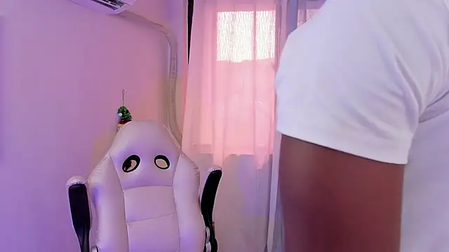 Snapshot of tau_montes chatting on 20, 11, 2025 tau montes online show from 20, 11, 2025