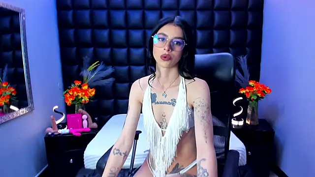 Snapshot of Dulce_Miaa_ chatting on 17, 6, 2026 Dulce Miaa online show from 17, 6, 2026