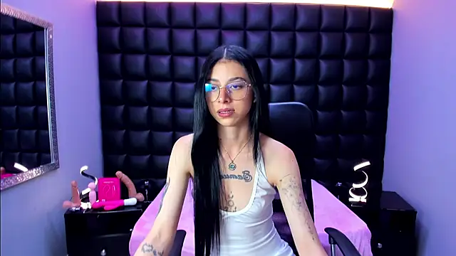 Snapshot of Dulce_Miaa_ chatting on 6, 7, 2026 Dulce Miaa online show from 6, 7, 2026
