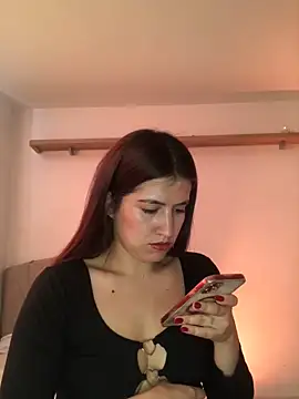 Snapshot of BrunnetAri_ chatting on 31, 10, 2025 BrunnetAri online show from 31, 10, 2025