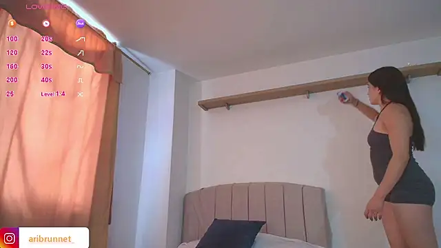 Snapshot of BrunnetAri_ chatting on 1, 11, 2025 BrunnetAri online show from 1, 11, 2025