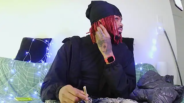 Snapshot of risktakinndolo chatting on 22, 11, 2025 risktakinndolo online show from 22, 11, 2025