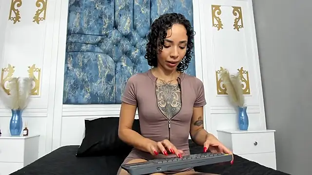 SilvanaOwen online show from 18, 9, 2025