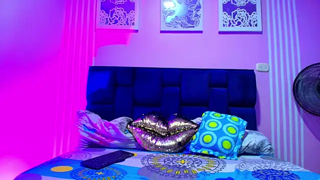 Snapshot of Hornycouple_Hot chatting on 19, 12, 2025 Hornycouple Hot online show from 19, 12, 2025