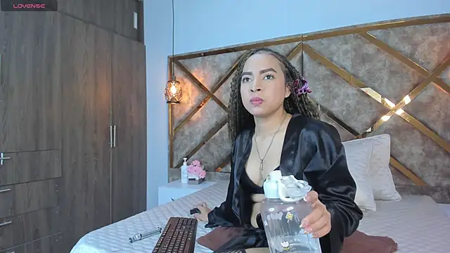 Snapshot of Lucia_jane chatting on 27, 5, 2026 Lucia jane online show from 27, 5, 2026
