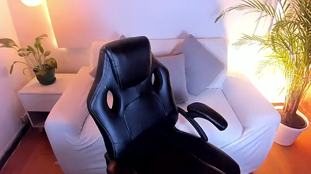 Snapshot of MeridaFox_ chatting on 28, 10, 2025 MeridaFox online show from 28, 10, 2025