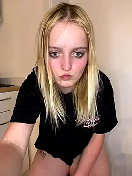 Snapshot of DieBlondeHannah chatting on 17, 9, 2025 DieBlondeHannah online show from 17, 9, 2025