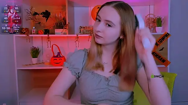 mila glow1 online show from 30, 10, 2025