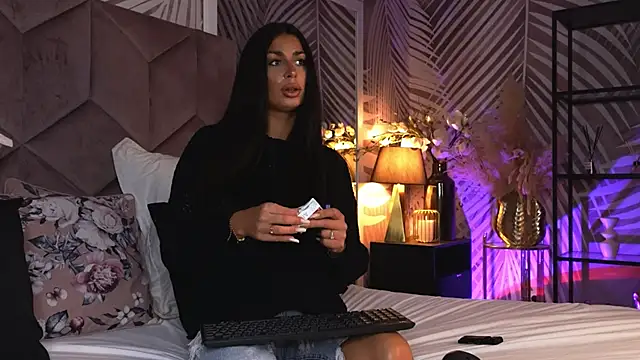 EvaRhea online show from 4, 4, 2026