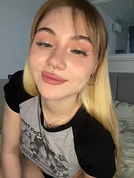 LunaMillie online show from 18, 10, 2025