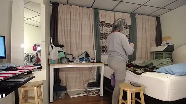 ANALTRAINING4U2 online show from 2, 3, 2025