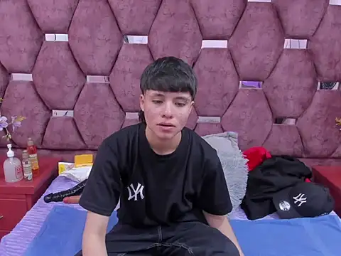 Snapshot of Bruno_Cruzz chatting on 5, 12, 2025 Bruno Cruzz online show from 5, 12, 2025