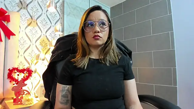 Snapshot of Sky_Junne chatting on 14, 11, 2025 Sky Junne online show from 14, 11, 2025