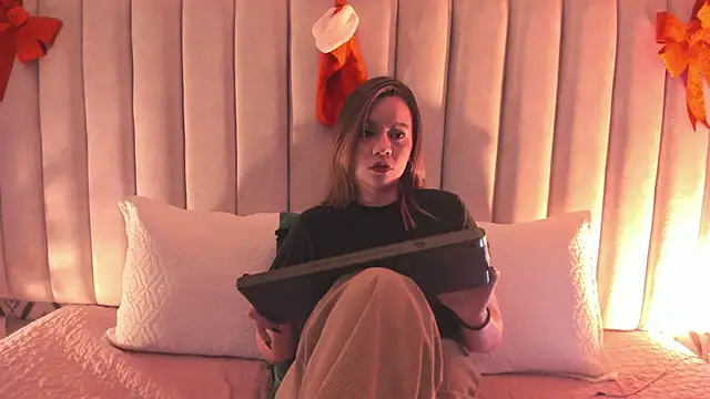 Snapshot of Sky_Junne chatting on 29, 11, 2025 Sky Junne online show from 29, 11, 2025