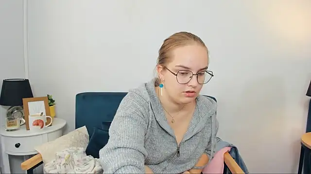 AliceCrazy69 online show from 17, 9, 2025