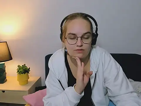 AliceCrazy69 online show from 5, 10, 2025