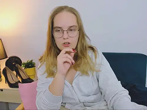 AliceCrazy69 online show from 28, 11, 2025